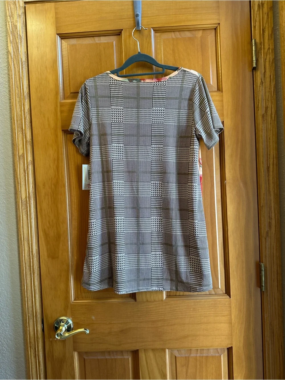 LuLaRoe Classic T Peach Floral Scoop Neck Top with Black-and-White Sleeve Accent
